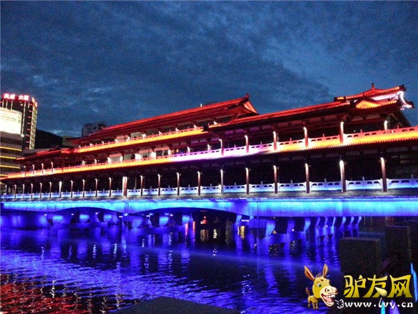宝鸡凤凰湖夜景2.jpg